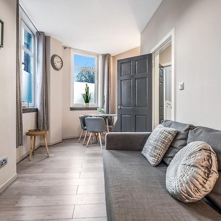 إدنبرة Private Ground Floor Main Door Entrance - Spacious 2 Bedroom Property - The Shore, Leith المظهر الخارجي الصورة
